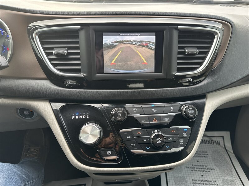 2018 Chrysler Pacifica Touring Plus   - Photo 12 - Brainerd, MN 56401