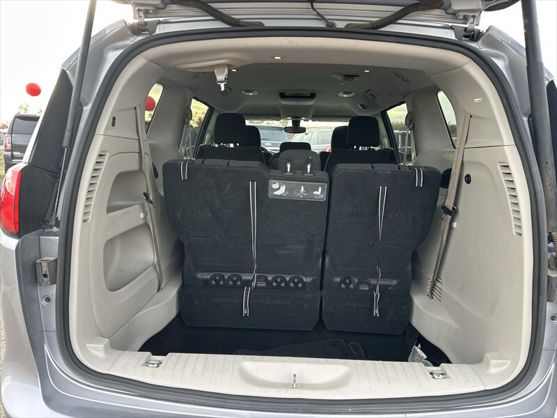2018 Chrysler Pacifica Touring Plus   - Photo 7 - Brainerd, MN 56401