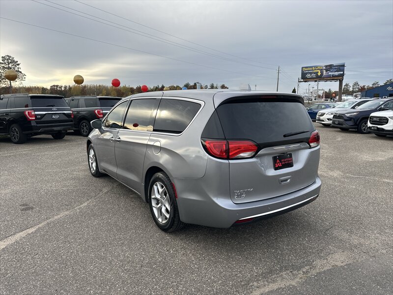 2018 Chrysler Pacifica Touring Plus   - Photo 4 - Brainerd, MN 56401