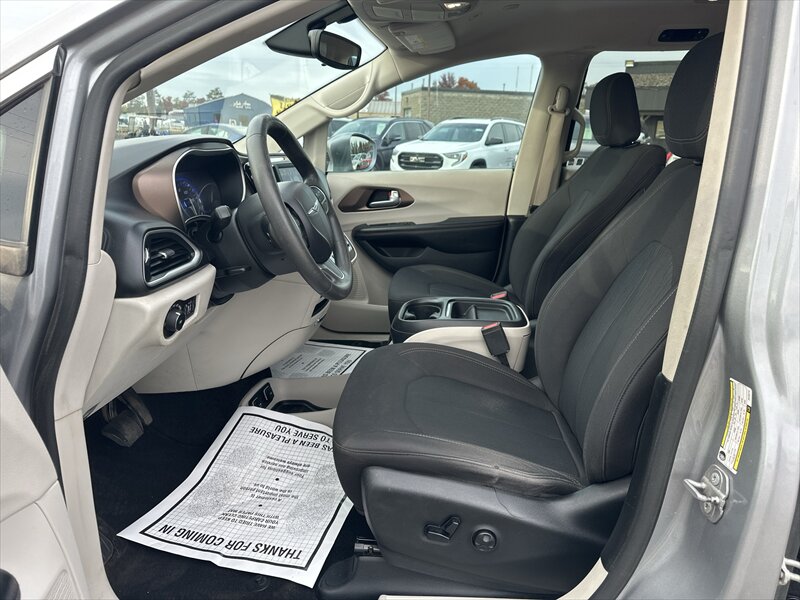 2018 Chrysler Pacifica Touring Plus   - Photo 10 - Brainerd, MN 56401