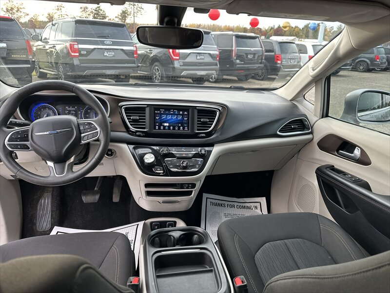 2018 Chrysler Pacifica Touring Plus   - Photo 11 - Brainerd, MN 56401