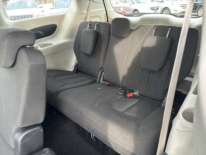 2018 Chrysler Pacifica Touring Plus   - Photo 8 - Brainerd, MN 56401