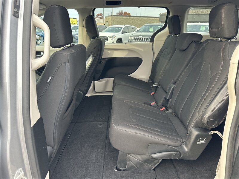 2018 Chrysler Pacifica Touring Plus   - Photo 9 - Brainerd, MN 56401