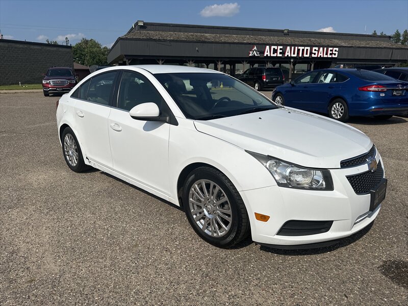 2013 Chevrolet Cruze ECO Auto   - Photo 2 - Brainerd, MN 56401