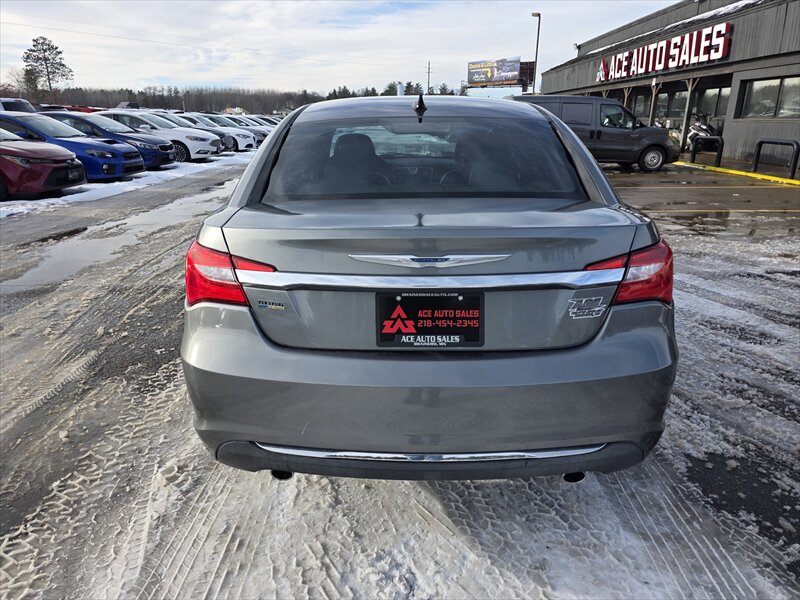2012 Chrysler 200 Series Limited - Photo 6 - Brainerd, MN 56401
