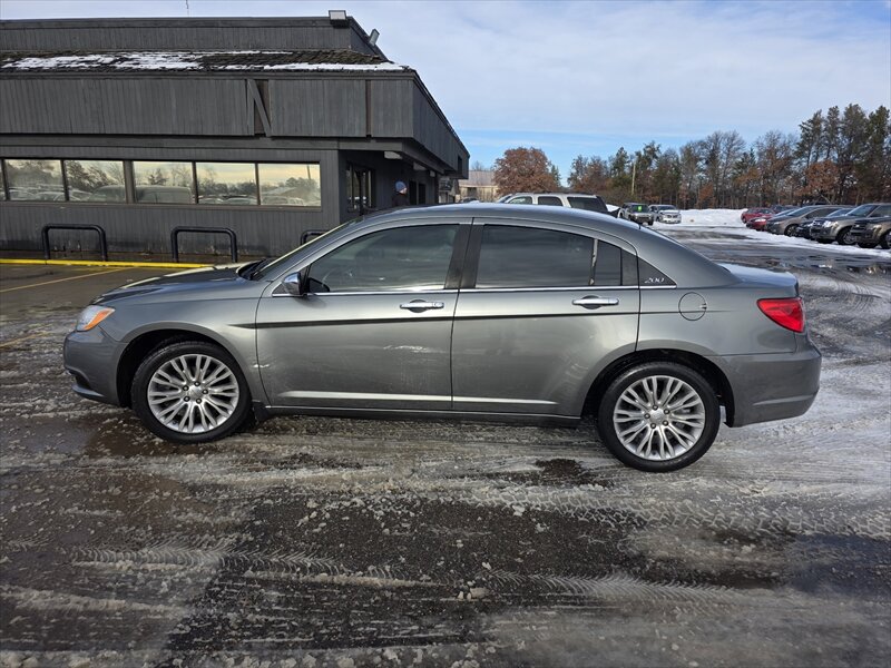 2012 Chrysler 200 Series Limited - Photo 7 - Brainerd, MN 56401
