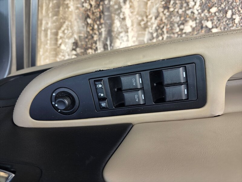 2012 Chrysler 200 Series Limited - Photo 15 - Brainerd, MN 56401