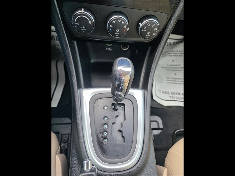 2012 Chrysler 200 Series Limited - Photo 14 - Brainerd, MN 56401