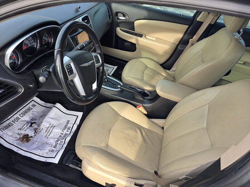 2012 Chrysler 200 Series Limited - Photo 10 - Brainerd, MN 56401