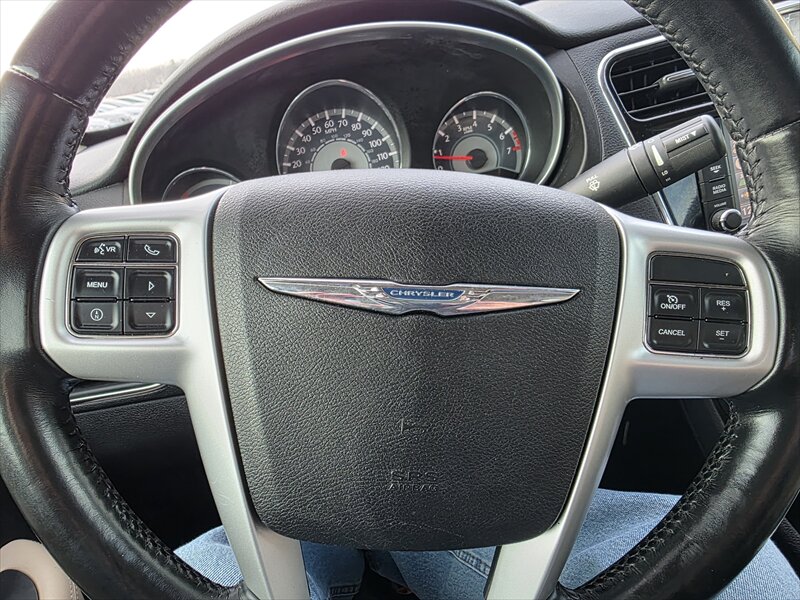 2012 Chrysler 200 Series Limited - Photo 12 - Brainerd, MN 56401