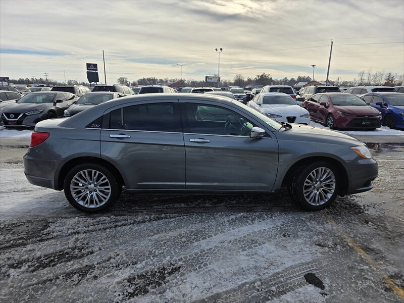 2012 Chrysler 200 Series Limited - Photo 8 - Brainerd, MN 56401