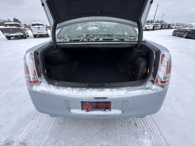 2013 Chrysler 300C - Photo 5 - Brainerd, MN 56401