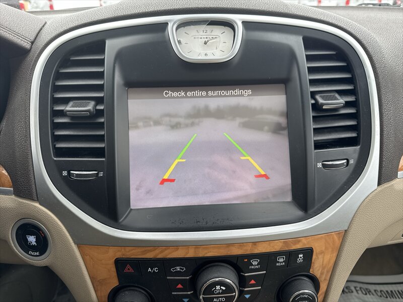 2013 Chrysler 300C - Photo 10 - Brainerd, MN 56401