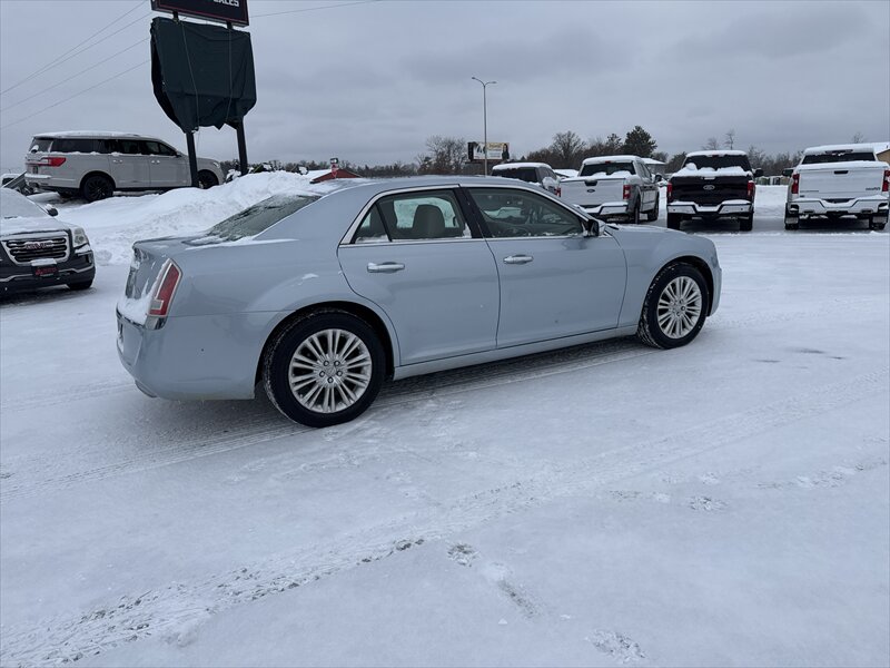 2013 Chrysler 300C - Photo 3 - Brainerd, MN 56401