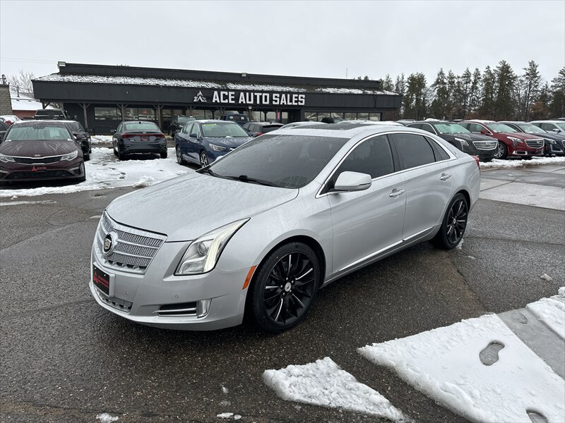 2013 Cadillac XTS Platinum Collection   - Photo 1 - Brainerd, MN 56401