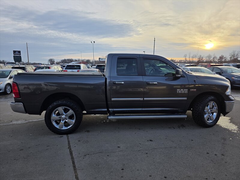 2016 RAM 1500 SLT - Photo 4 - Brainerd, MN 56401
