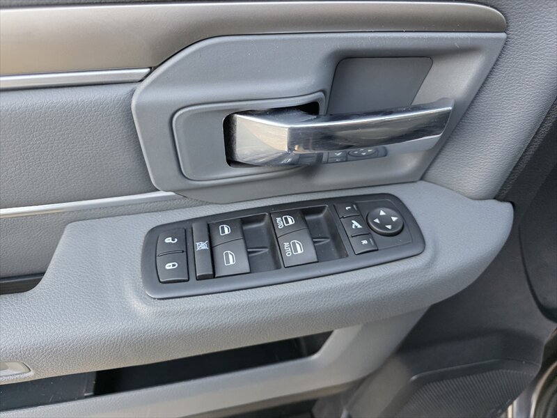 2016 RAM 1500 SLT - Photo 12 - Brainerd, MN 56401