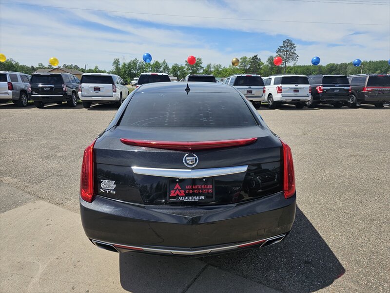 2013 Cadillac XTS Premium Collection - Photo 8 - Brainerd, MN 56401