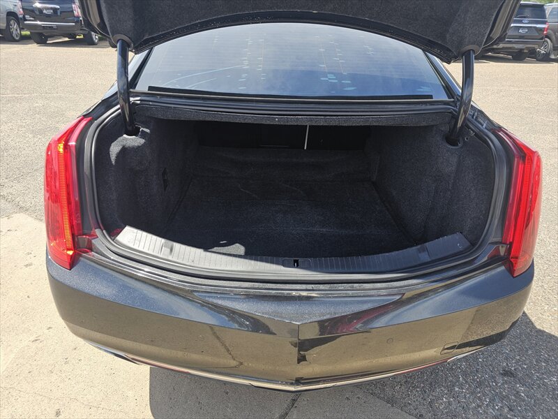 2013 Cadillac XTS Premium Collection - Photo 11 - Brainerd, MN 56401