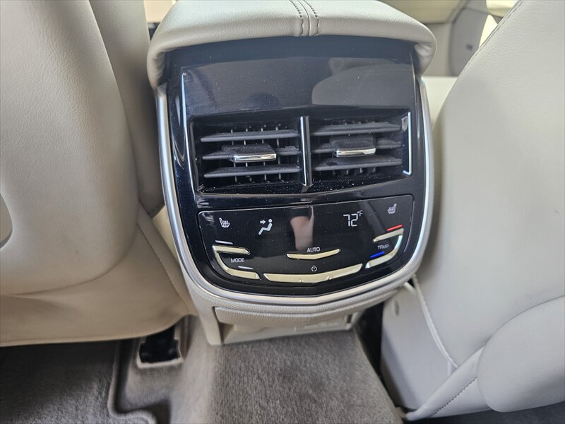 2013 Cadillac XTS Premium Collection - Photo 13 - Brainerd, MN 56401