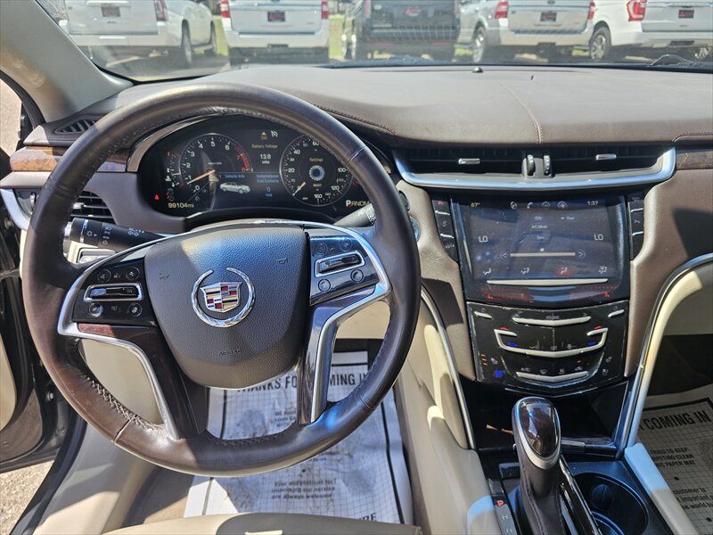 2013 Cadillac XTS Premium Collection - Photo 16 - Brainerd, MN 56401