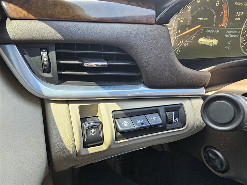 2013 Cadillac XTS Premium Collection - Photo 19 - Brainerd, MN 56401