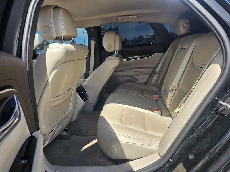 2013 Cadillac XTS Premium Collection - Photo 12 - Brainerd, MN 56401
