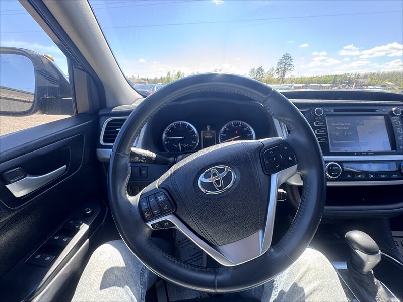 2016 Toyota Highlander XLE - Photo 12 - Brainerd, MN 56401