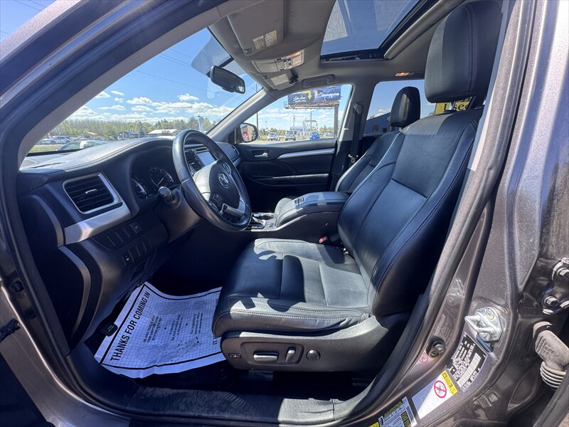 2016 Toyota Highlander XLE - Photo 9 - Brainerd, MN 56401