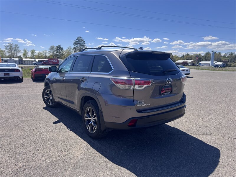 2016 Toyota Highlander XLE - Photo 3 - Brainerd, MN 56401