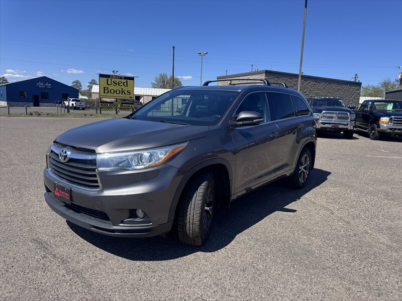2016 Toyota Highlander XLE   - Photo 1 - Brainerd, MN 56401