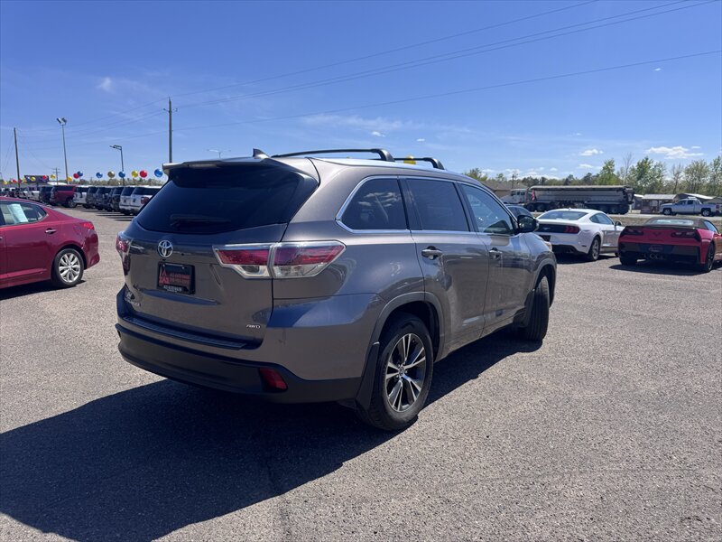 2016 Toyota Highlander XLE - Photo 4 - Brainerd, MN 56401