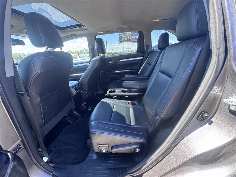 2016 Toyota Highlander XLE - Photo 16 - Brainerd, MN 56401