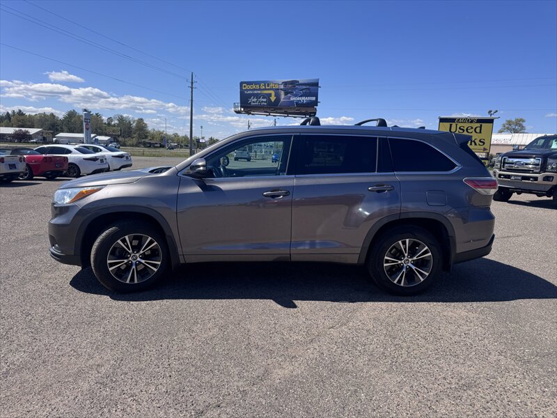 2016 Toyota Highlander XLE - Photo 7 - Brainerd, MN 56401