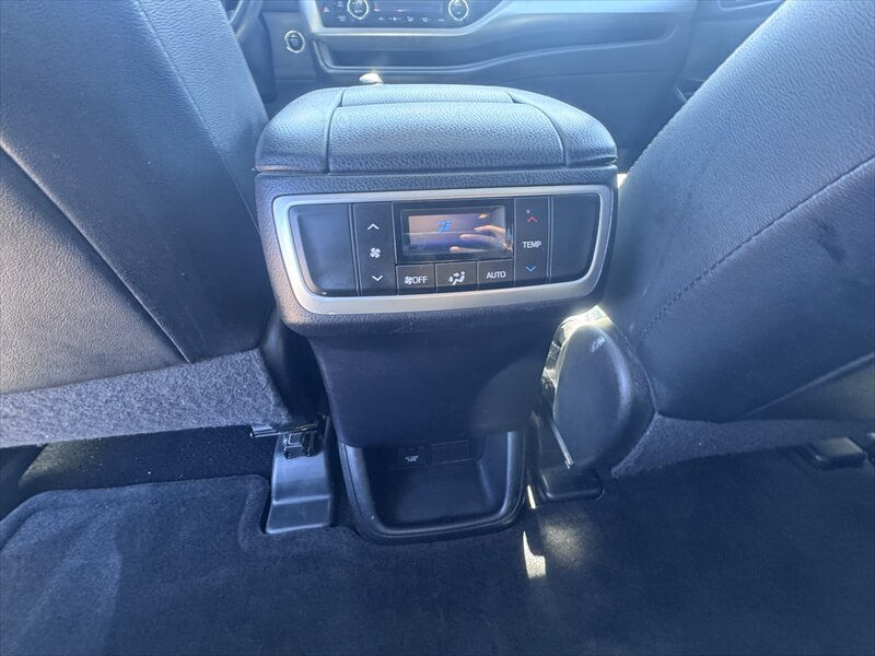 2016 Toyota Highlander XLE - Photo 17 - Brainerd, MN 56401