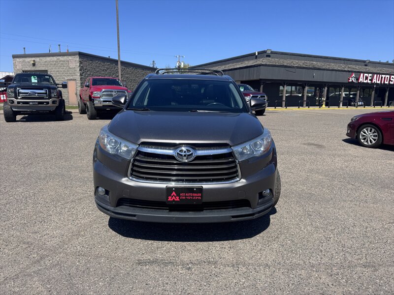 2016 Toyota Highlander XLE - Photo 5 - Brainerd, MN 56401