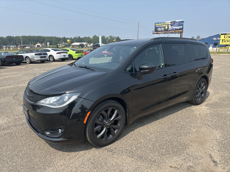 2018 Chrysler Pacifica Touring L Plus - Photo 1 - Brainerd, MN 56401