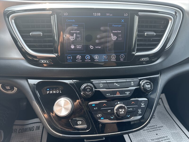 2018 Chrysler Pacifica Touring L Plus   - Photo 11 - Brainerd, MN 56401