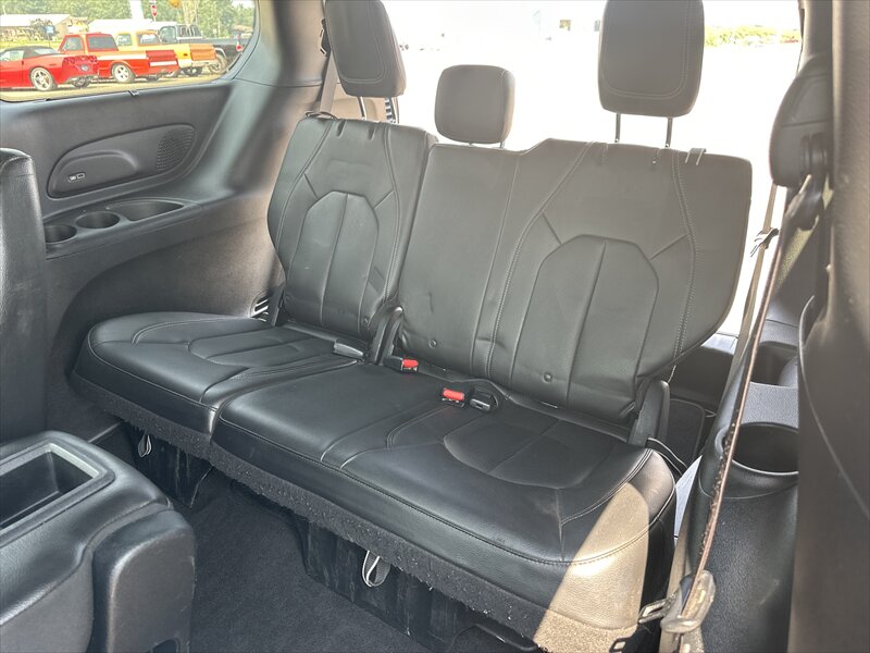 2018 Chrysler Pacifica Touring L Plus   - Photo 5 - Brainerd, MN 56401