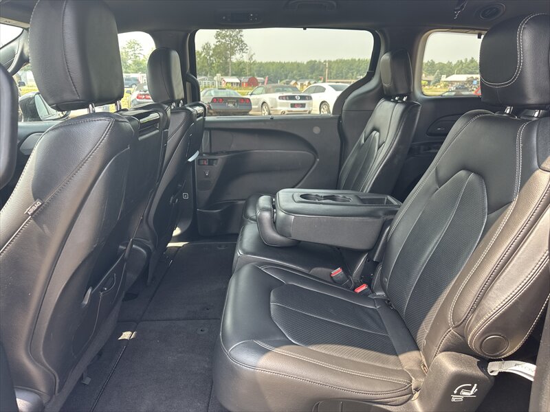 2018 Chrysler Pacifica Touring L Plus   - Photo 6 - Brainerd, MN 56401