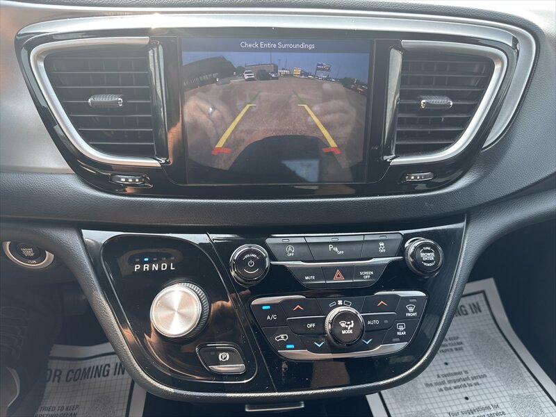 2018 Chrysler Pacifica Touring L Plus   - Photo 10 - Brainerd, MN 56401