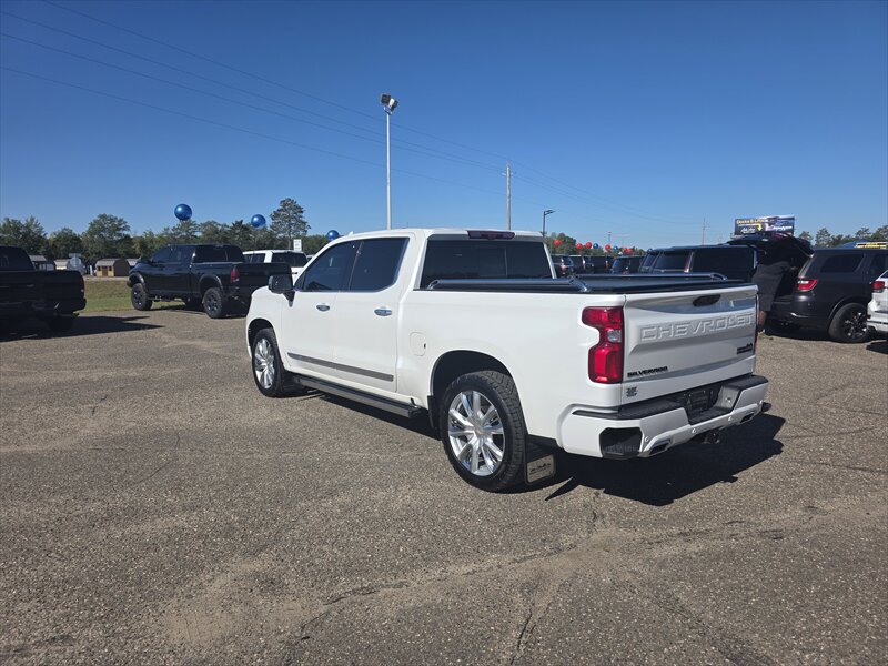 2024 Chevrolet Silverado 1500 High Country photo 4