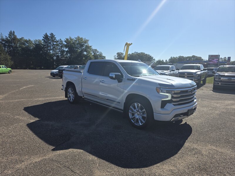 2024 Chevrolet Silverado 1500 High Country photo 2
