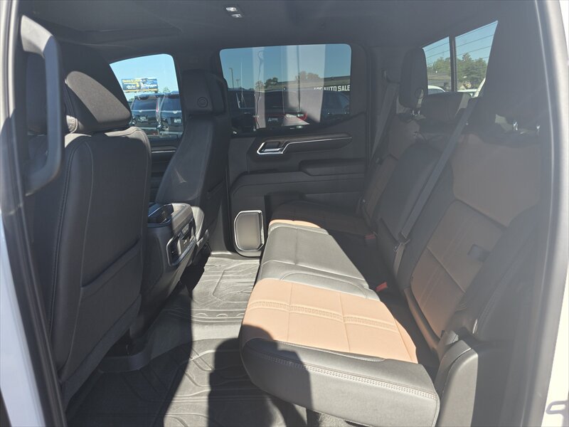 2024 Chevrolet Silverado 1500 High Country photo 14