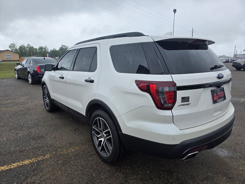 2017 Ford Explorer Sport - Photo 4 - Brainerd, MN 56401