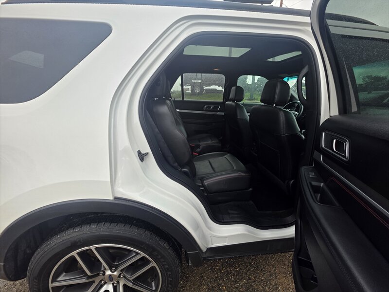 2017 Ford Explorer Sport - Photo 8 - Brainerd, MN 56401