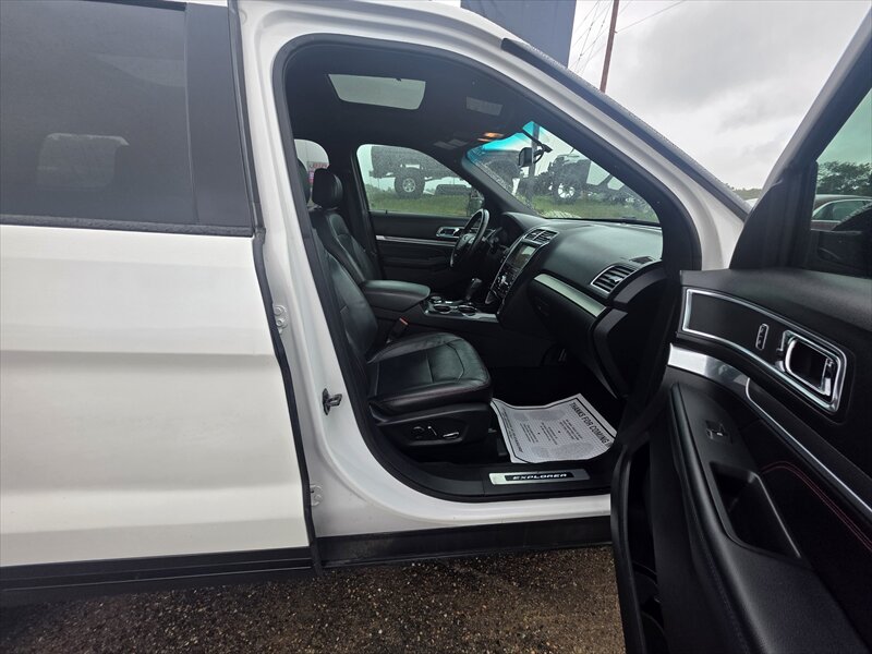2017 Ford Explorer Sport - Photo 11 - Brainerd, MN 56401