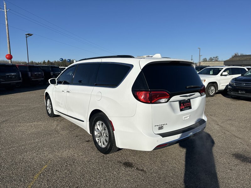 2017 Chrysler Pacifica Touring Plus - Photo 4 - Brainerd, MN 56401