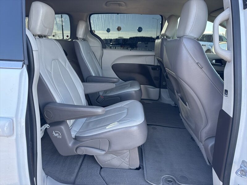 2017 Chrysler Pacifica Touring Plus - Photo 9 - Brainerd, MN 56401