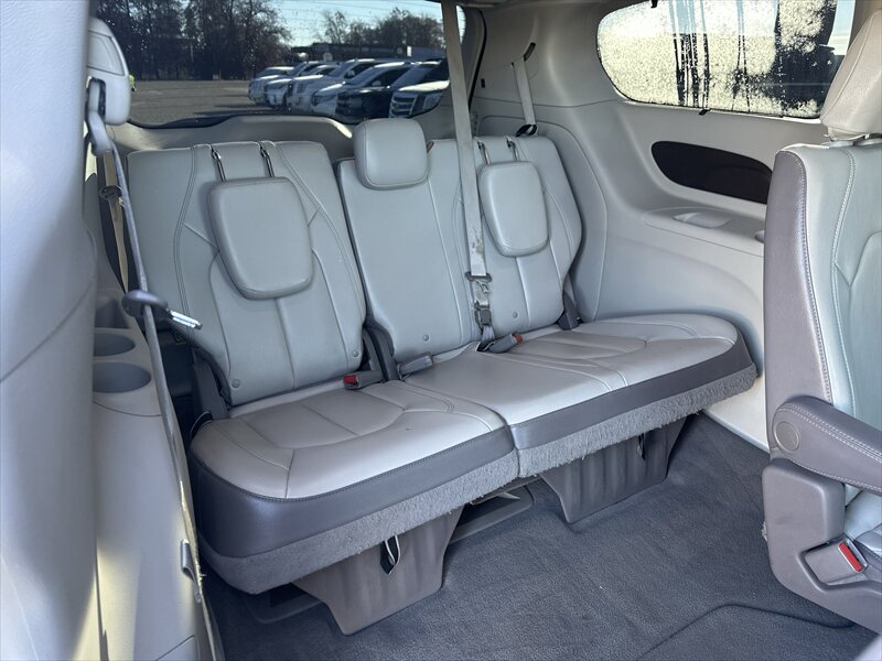 2017 Chrysler Pacifica Touring Plus - Photo 8 - Brainerd, MN 56401